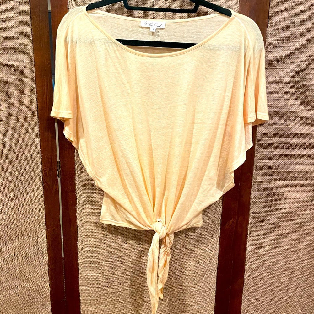 🍌Pale Yellow Tie-Front Top🍌